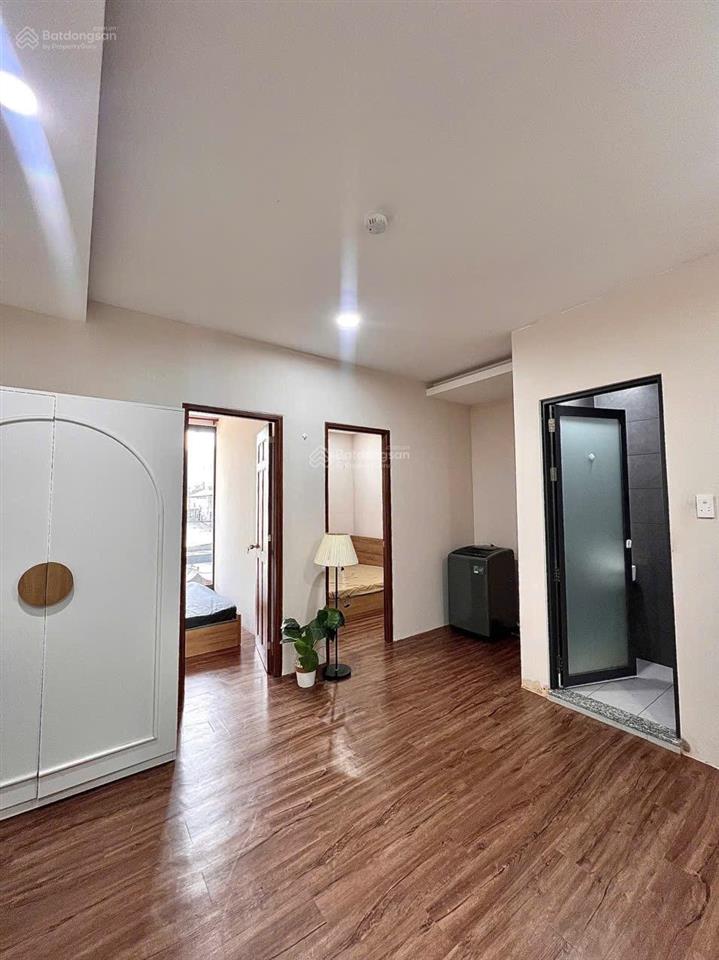Cho thuê 2 phòng ngủ thoáng rộng rãi thiết kế hiện đại thang máy tận phòng ngay ngã tư phú nhuận