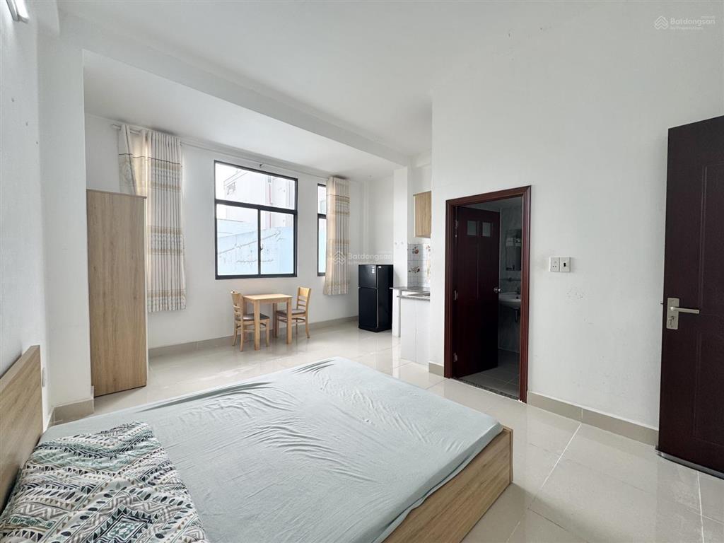 Chính chủ cho thuê studio sạch sẽ siêu rộng thoáng full nt view landmark ngay ngã tư hàng xanh