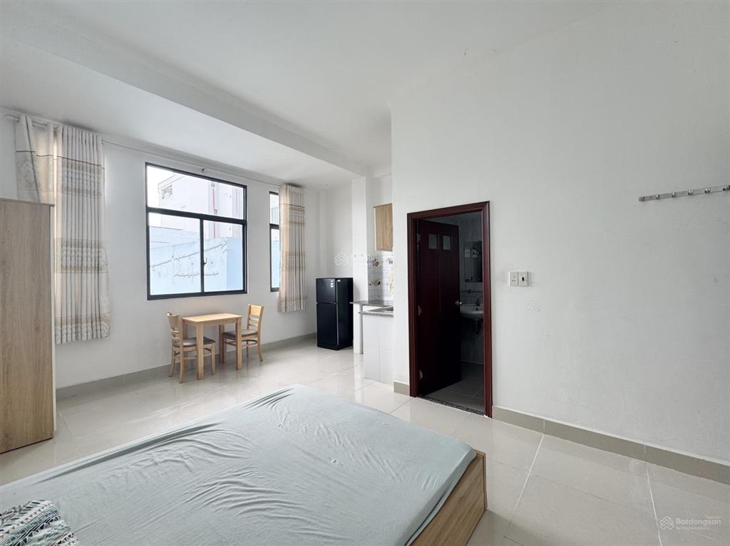 Chính chủ cho thuê studio sạch sẽ siêu rộng thoáng full nt view landmark ngay ngã tư hàng xanh
