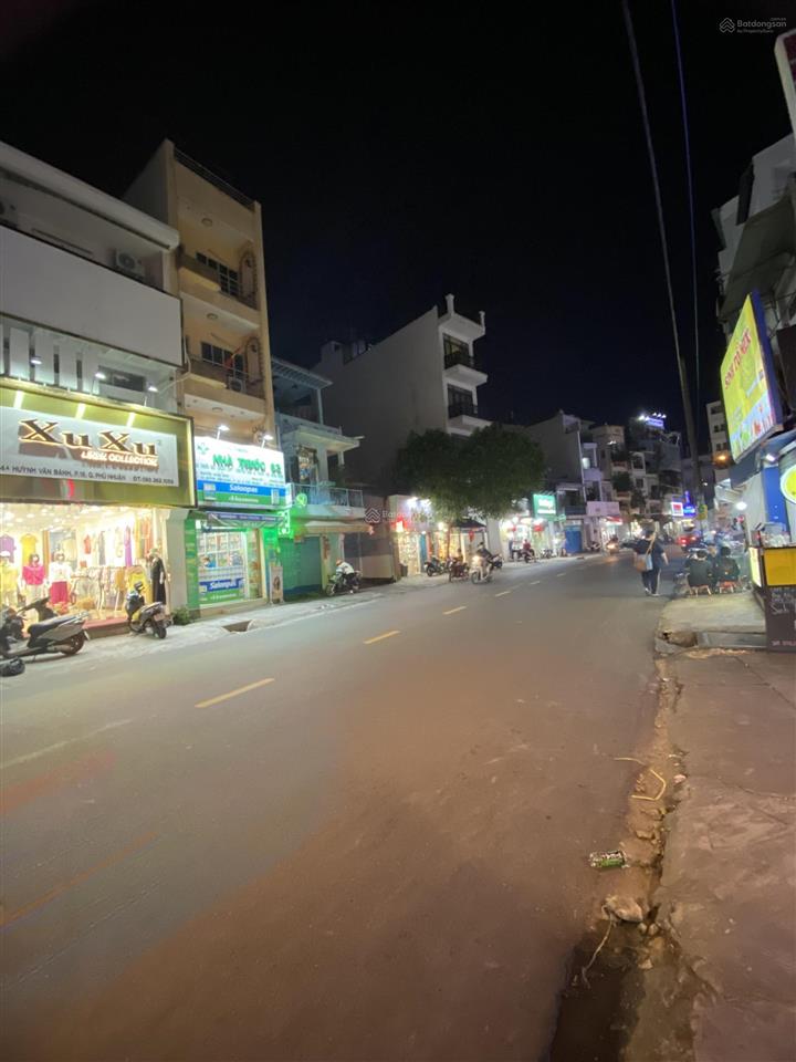 Bán nhà mặt tiền hoàng diệu, quận phú nhuận. diện tích 3.5 x 18m gồm trệt, 3 lầu giá 15 tỷ