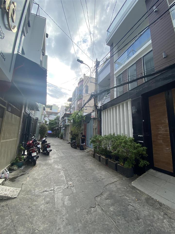 Bán nhà hxh nguyễn trọng tuyển, p.1, q. tân bình. dt 10 x 20m, gồm trệt lầu tiện xây mới giá 36 tỷ