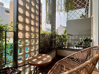 Cho thuê căn hộ dịch vụ ban công tại q10, gần toà nhà viettel, huflit, đh kinh tế, vạn hạnh mall
