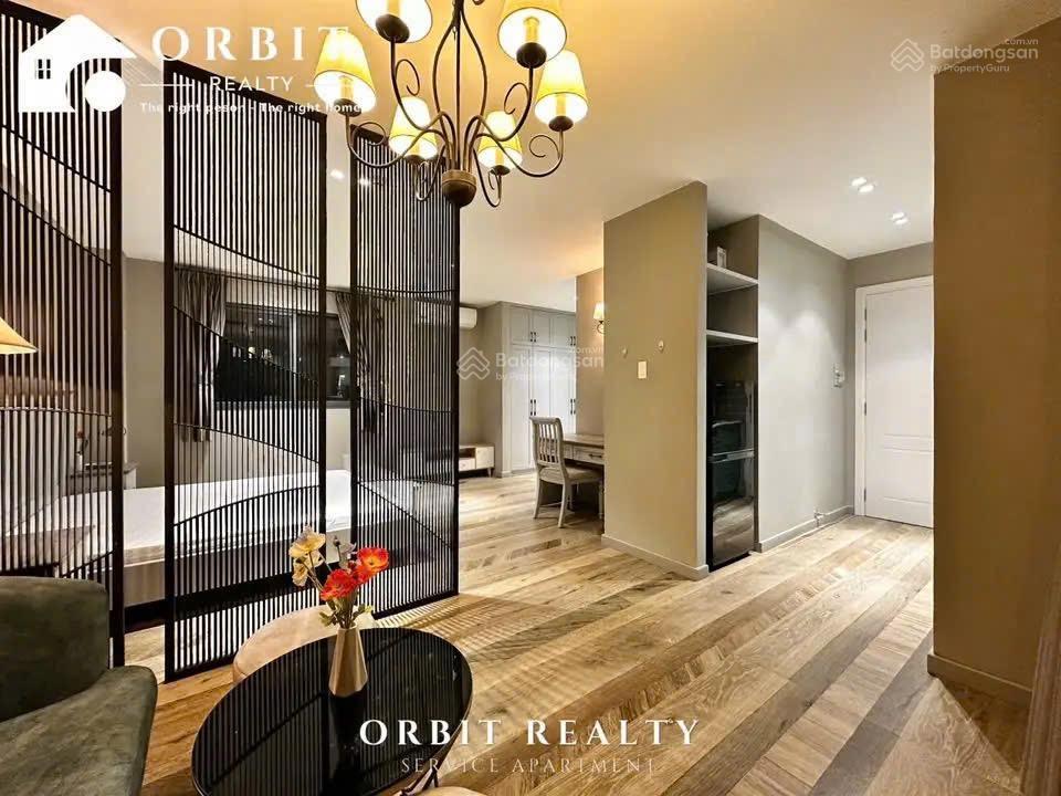 Cho thuê căn hộ 1pn ban công rộng rãi đường hồ hảo hớn, quận 1 gần cầu bason, takashimaya, quận 2