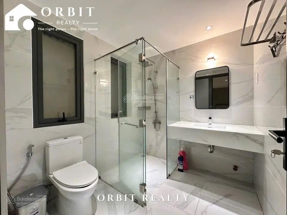 Cho thuê căn hộ 1pn ban công rộng rãi đường hồ hảo hớn, quận 1 gần cầu bason, takashimaya, quận 2