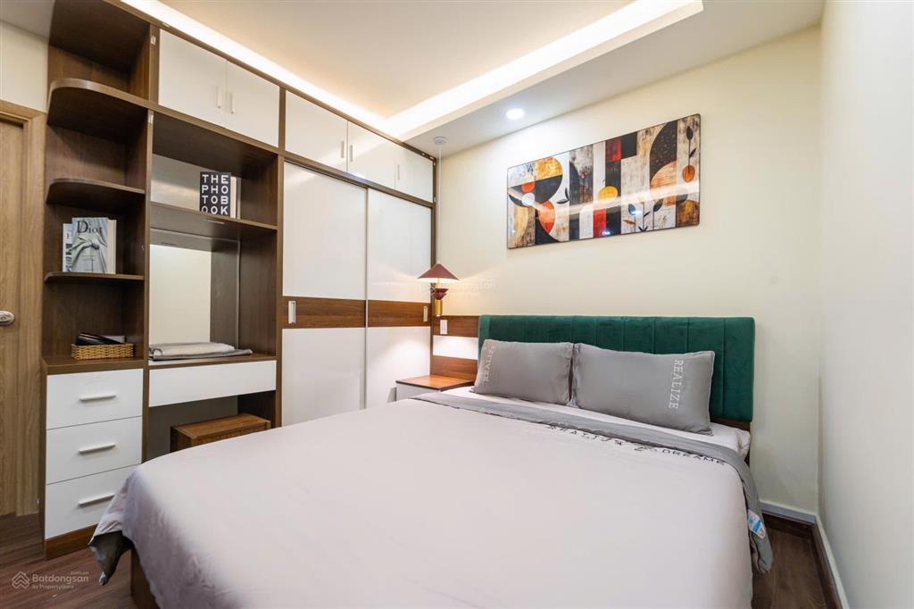 Cho thuê căn hộ 1 phòng ngủ quận 3 view sông, có ban công, cửa sổ tràn viền 40m trần văn đang