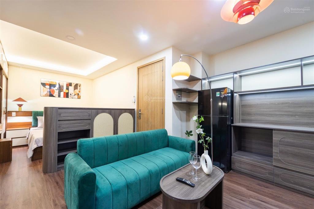 Cho thuê căn hộ 1 phòng ngủ quận 3 view sông, có ban công, cửa sổ tràn viền 40m trần văn đang
