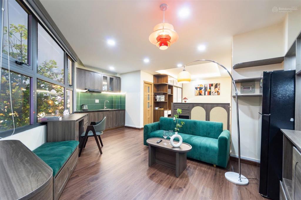Cho thuê căn hộ 1 phòng ngủ quận 3 view sông, có ban công, cửa sổ tràn viền 40m trần văn đang