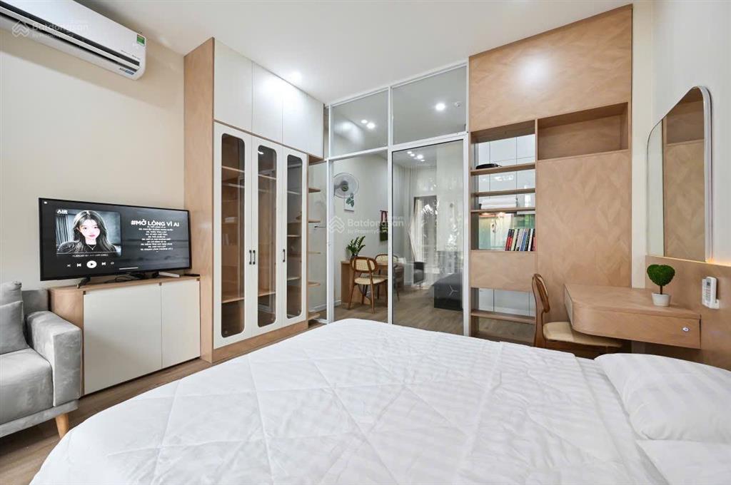 Cho thuê căn hộ 1 phòng ngủ, ban công 35m quận 1 có máy giặt sấy riêng gần nhà thờ tân định