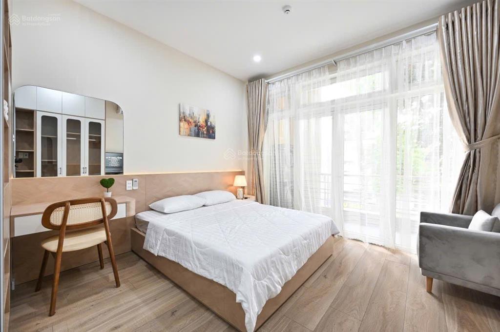 Cho thuê căn hộ 1 phòng ngủ, ban công 35m quận 1 có máy giặt sấy riêng gần nhà thờ tân định