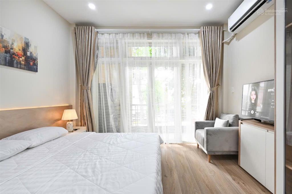 Cho thuê căn hộ 1 phòng ngủ, ban công 35m quận 1 có máy giặt sấy riêng gần nhà thờ tân định