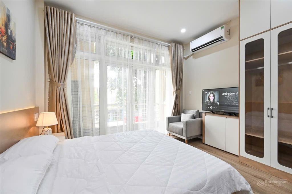 Cho thuê căn hộ 1 phòng ngủ, ban công 35m quận 1 có máy giặt sấy riêng gần nhà thờ tân định