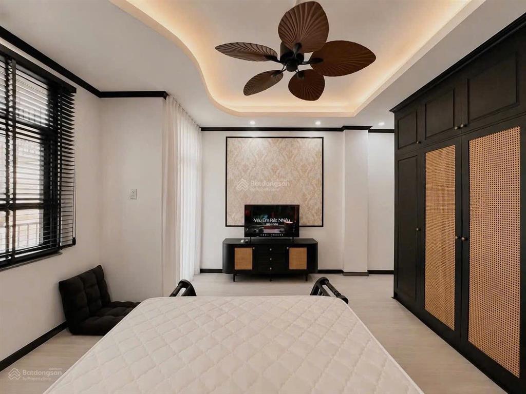 Cho thuê căn hộ 1 phòng ngủ ban công, mới xây, quận 3, nội thất tân cổ điển gần nhà thờ tân định