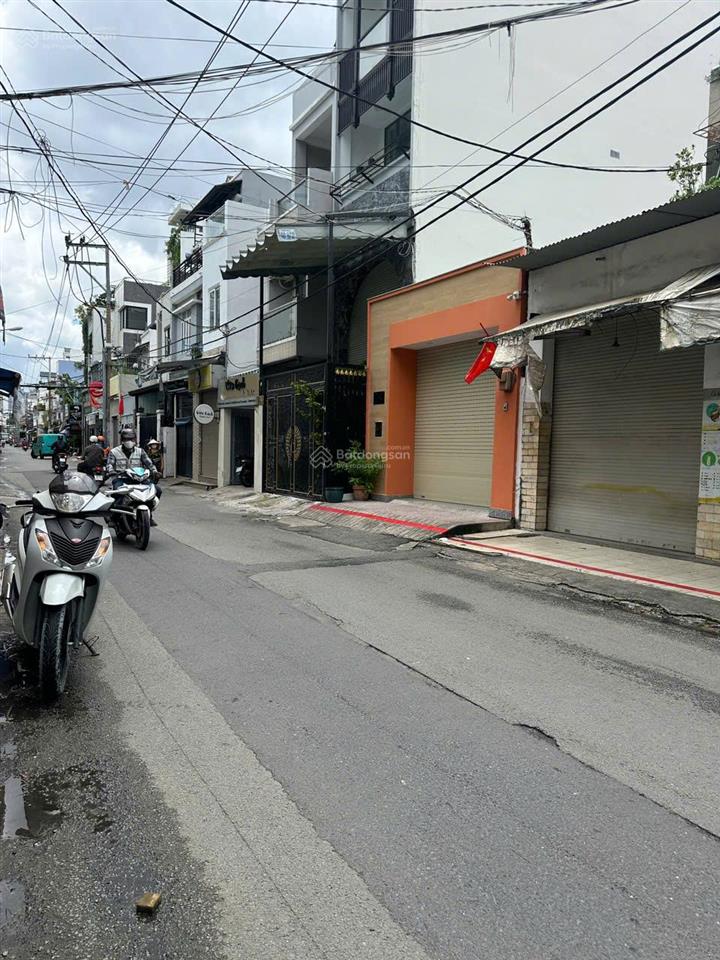 Bán gấp nhà mặt tiền 400m2, nở hậu 10m, đường xóm chiếu, quận 4
