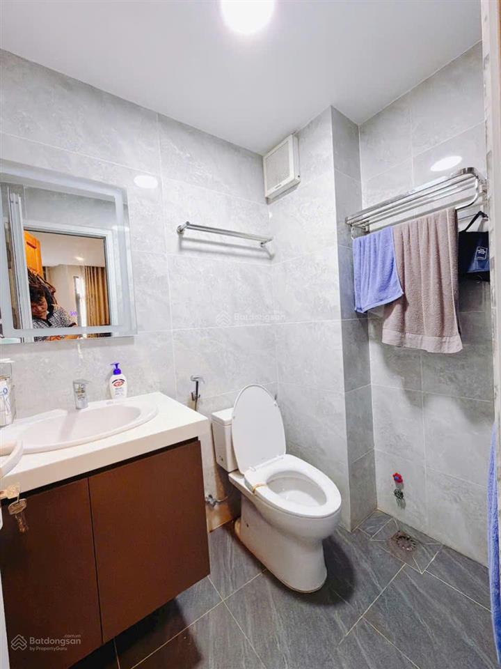 Bán gấp nhà 2 lầu, hẻm 198 đoàn văn bơ, phường khánh hội, quận 4