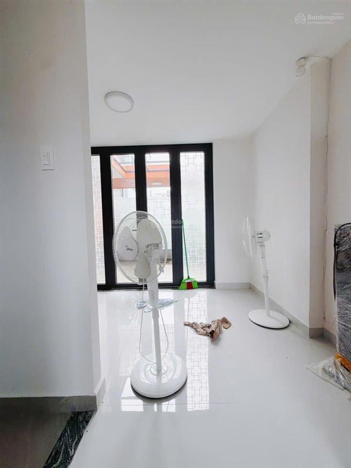 Bán gấp nhà 2 lầu, hẻm 198 đoàn văn bơ, phường khánh hội, quận 4