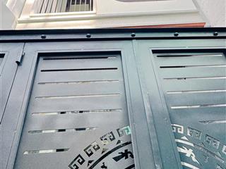 Bán gấp nhà 2 lầu, hẻm 198 đoàn văn bơ, phường khánh hội, quận 4