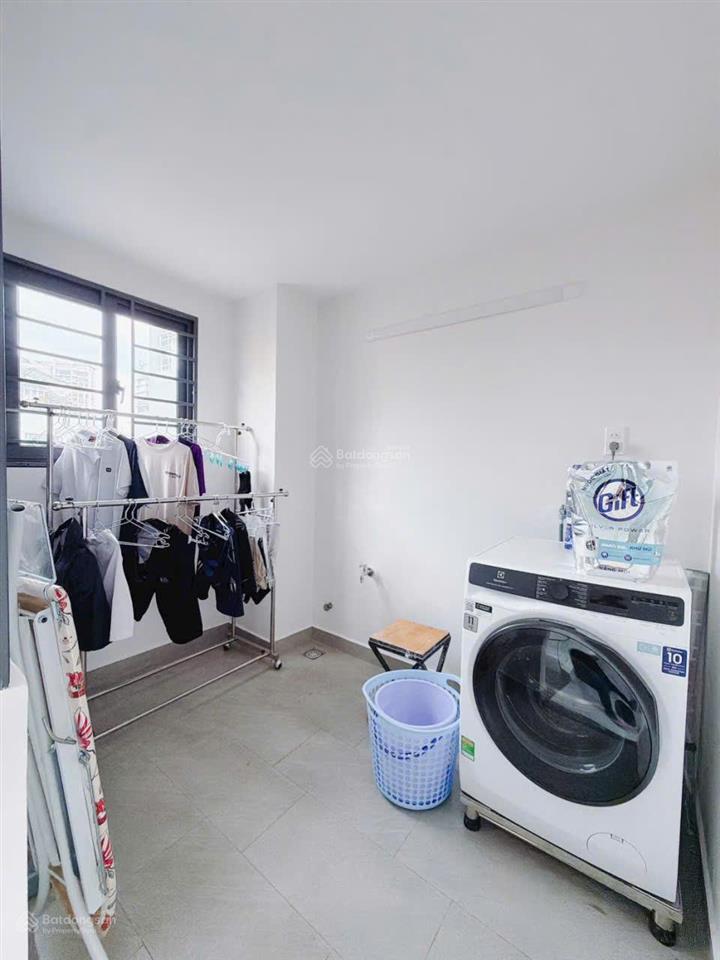 Bán gấp nhà 2 lầu, hẻm 198 đoàn văn bơ, phường khánh hội, quận 4