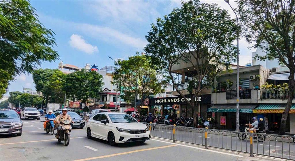 [hiếm] mặt tiền đường 3 tháng 2 (đối diện hà đô)  dt 18x28m