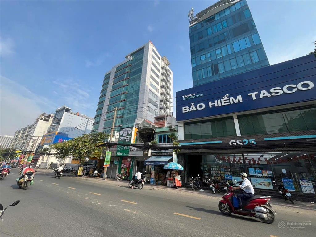 Chuyển nhượng tòa building văn phòng mặt tiền cmt8, quận 3