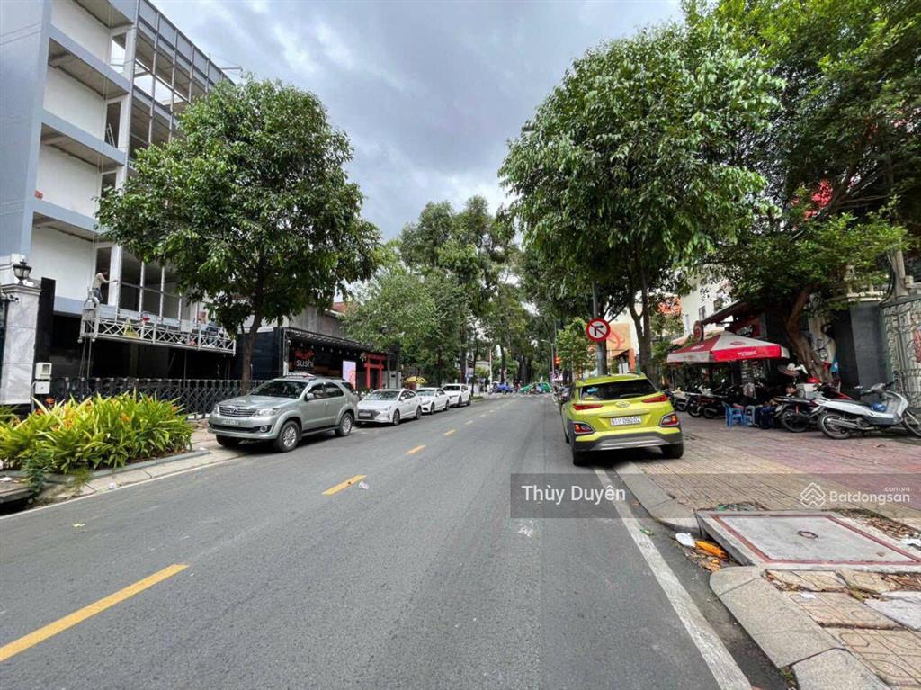 Khuôn đất lớn 640m2 còn sót lại  mt nguyễn chí thanh, quận 10