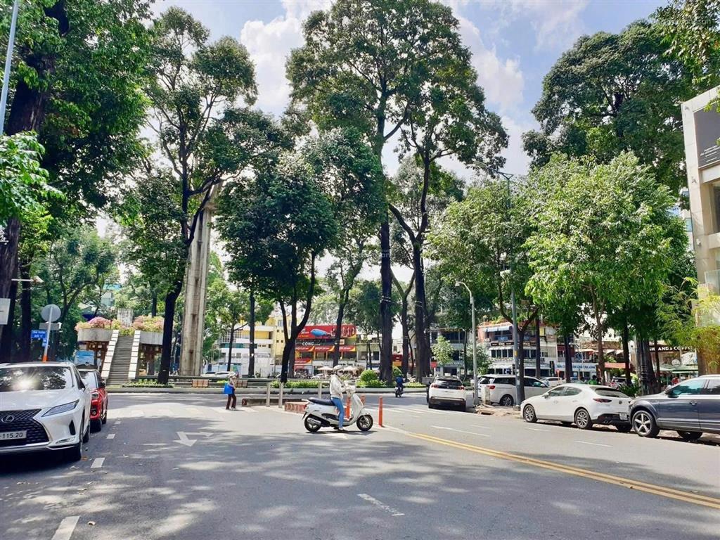 Gần 1000m2 đất mặt tiền ngay nhà thờ đức bà, p.sài gòn