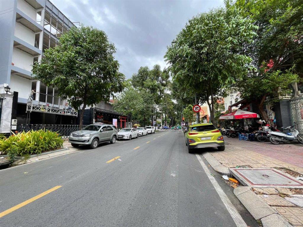Bán nhà (8,8x25m) đường ngô thời nghiệm, quận 3