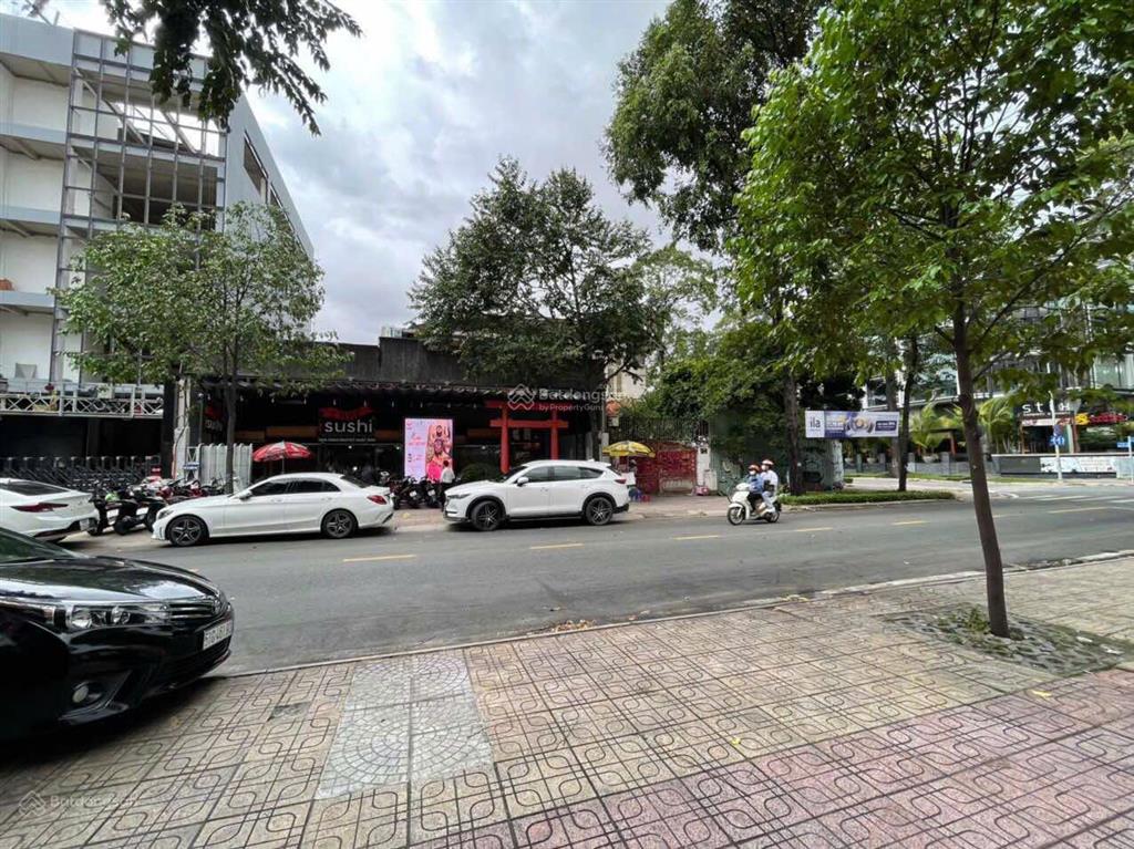 Bán nhà (8,8x25m) đường ngô thời nghiệm, quận 3