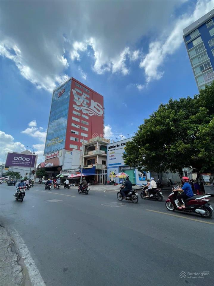 Bán nhà 4400m2  mặt tiền góc đường hoà bình, tân phú