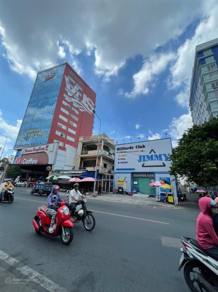 Bán nhà 4400m2  mặt tiền góc đường hoà bình, tân phú