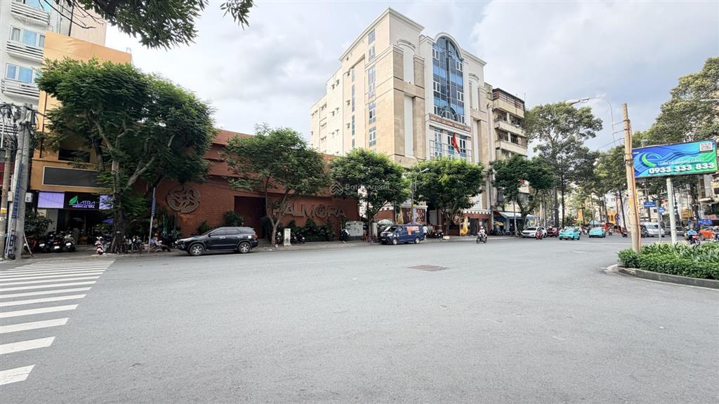 Bán nhà 4400m2  mặt tiền góc đường hoà bình, tân phú