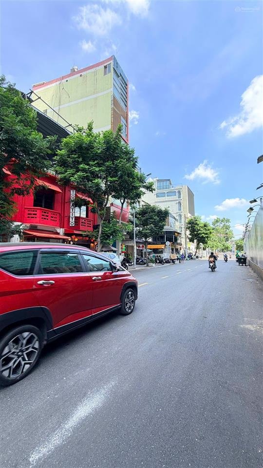 Dt 13x20m, 310m2  bán nhà mt calmette (đối diện one central sg)