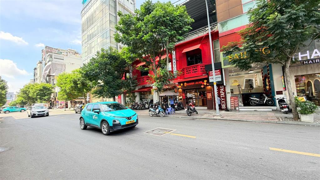 Dt 13x20m, 310m2  bán nhà mt calmette (đối diện one central sg)