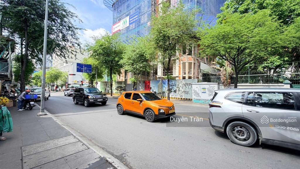 Bán khách sạn góc 2mt hai bà trưng và lê thánh tôn, phường bến nghé
