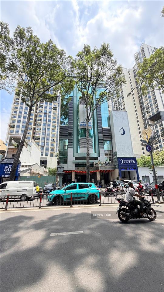 Bán khách sạn mt đường 3 tháng 2, dòng tiền 1 tỷ/tháng