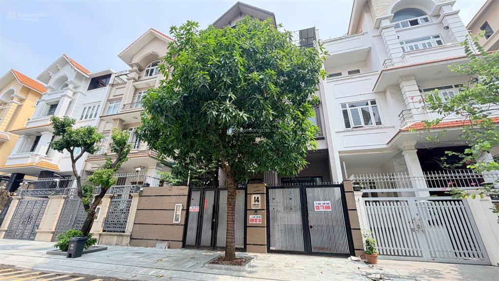 Bán biệt thự 340m2, hầm 3 lầu  hxh trường chinh, tân bình