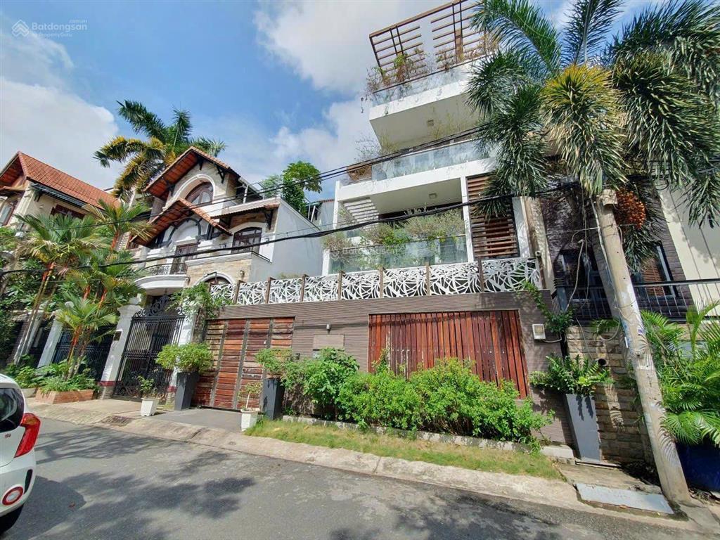 Bán nhà 12x33m  mặt tiền lê ngô cát, quận 3