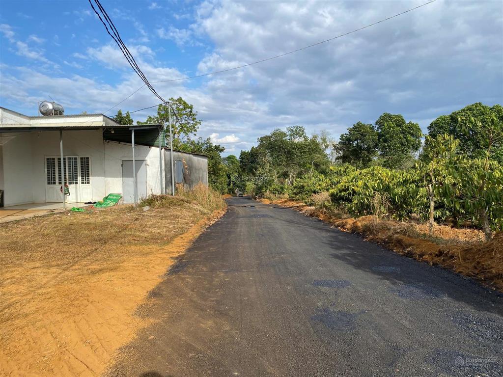 Đất kiến đức , mặt đường nhựa 6x26 full thổ cư giá 295tr cả lô, dân cư đông, cách ql14 chỉ 2,5km