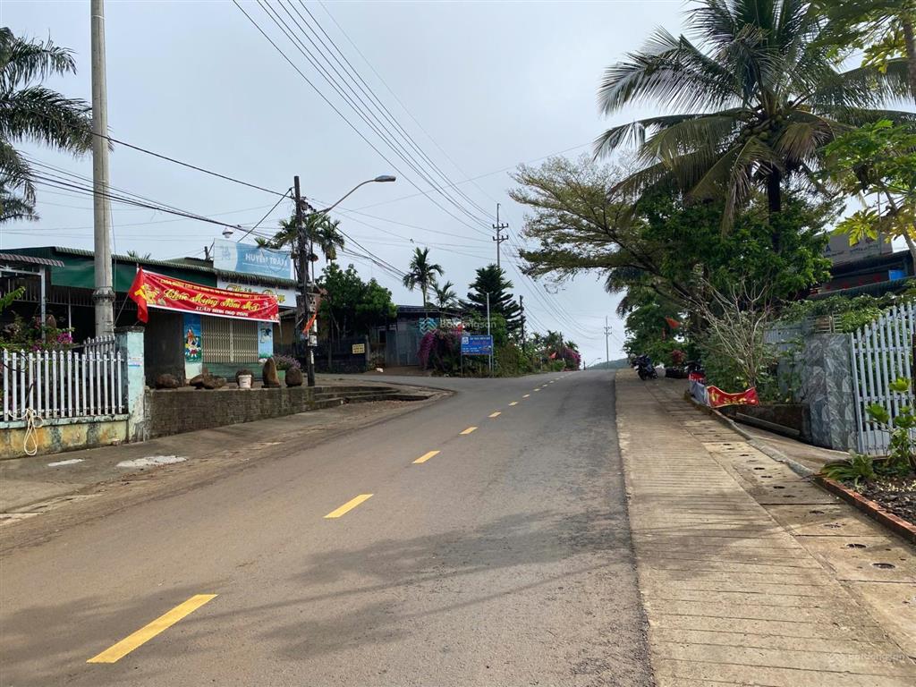 Đất kiến đức , mặt đường nhựa 6x26 full thổ cư giá 295tr cả lô, dân cư đông, cách ql14 chỉ 2,5km