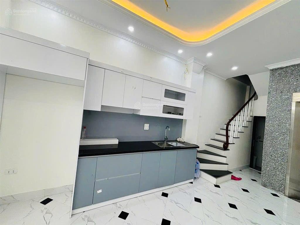 Cho thuê trọ nguyên căn đại đồng, phố đại đồng, thông nguyễn khoái  thang máy mới đẹp ô tô đỗ cửa