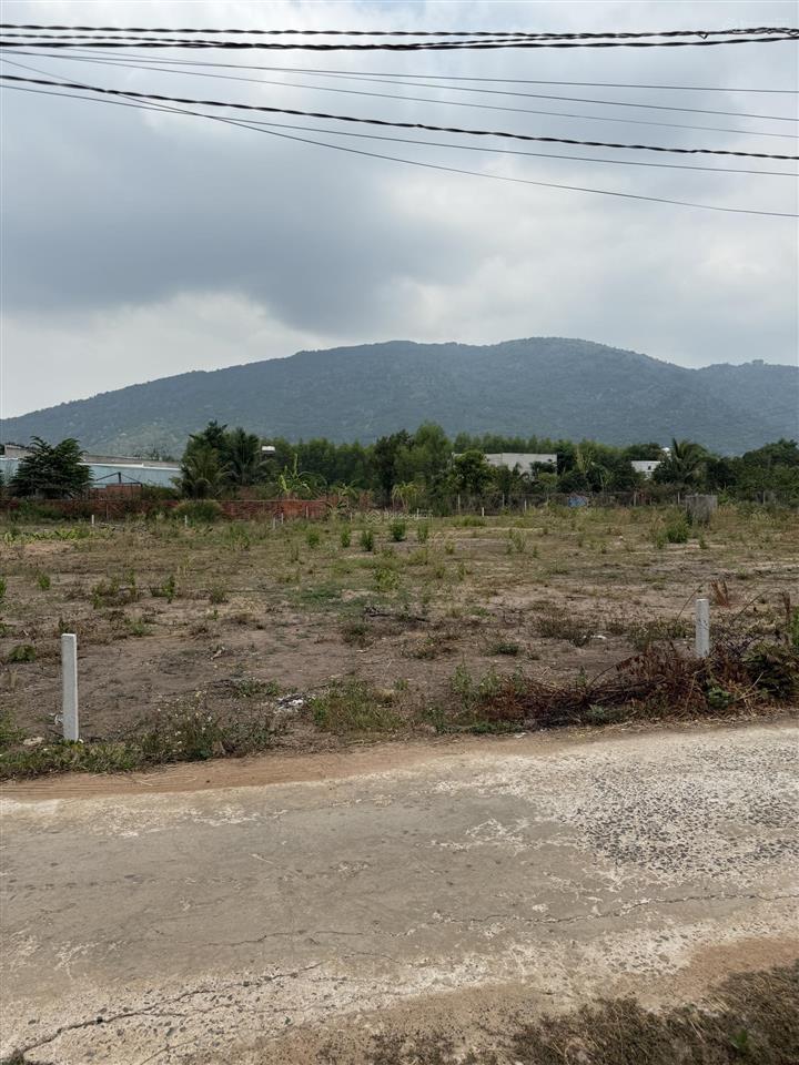 Bán đất thị trấn gia ray, xuân lộc, đồng nai. 235m2 thổ cư sổ riêng view núi chứa chan, giá 900tr