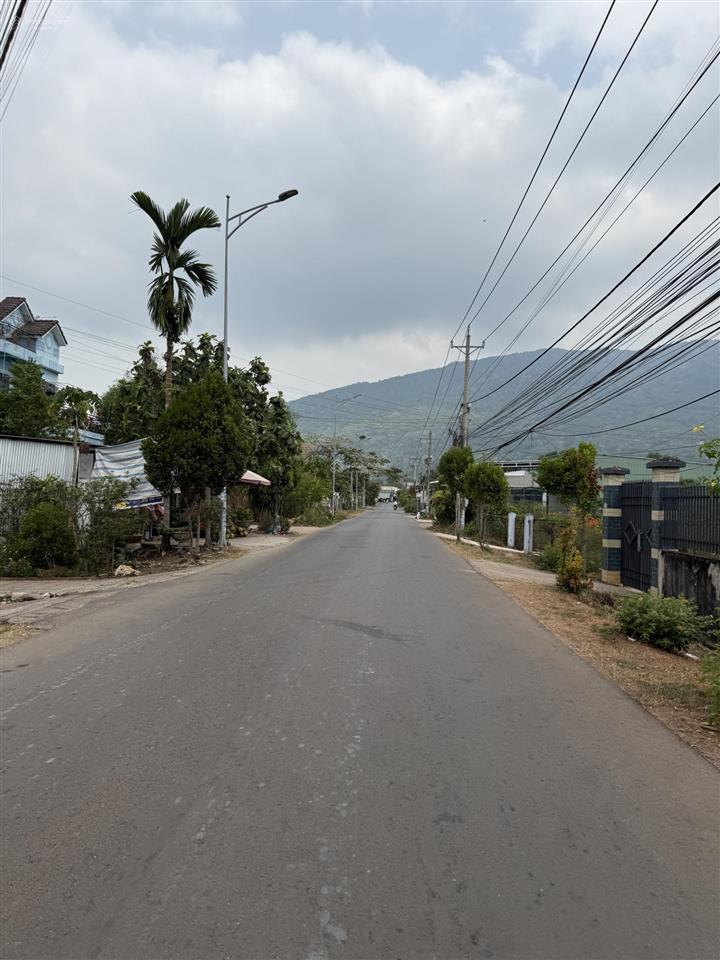 Bán đất thị trấn gia ray, xuân lộc, đồng nai. 235m2 thổ cư sổ riêng view núi chứa chan, giá 900tr