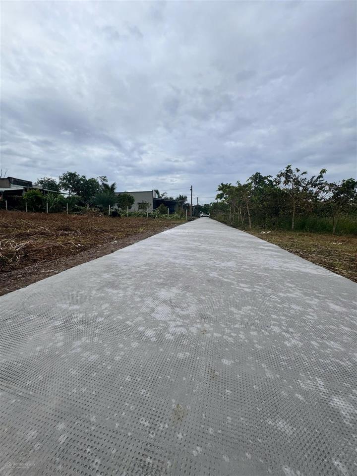 Bán 159m2 đất ở sau lưng trường mầm non,gần dt765 ngay chợ lang minh,xuân phú,đồng nai dân cư đông