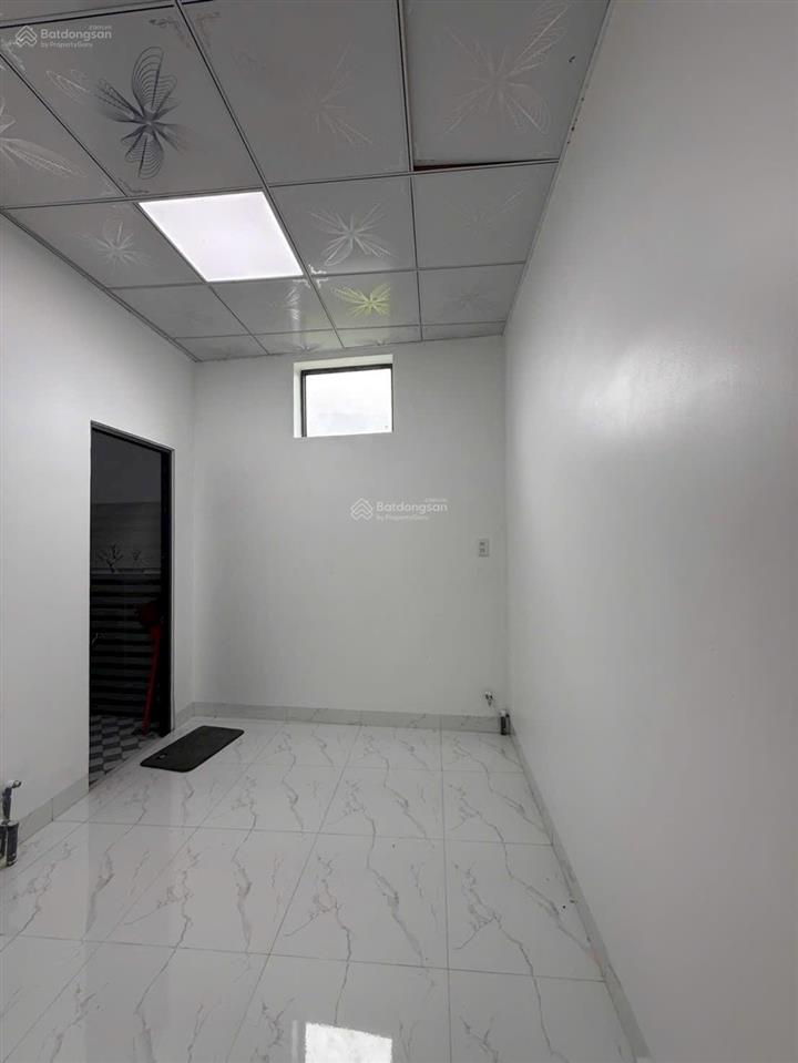 Bán nhà mới ở ngay long khánh, đồng nai. nhà 2pn, 2wc đường xe tải thông thoáng chỉ 1 tỷ 580