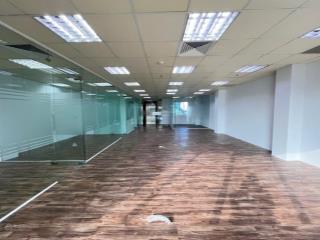 Cho thuê văn phòng cao thắng quận 3...dt 100m2  ngăn sẵn 4 phòng