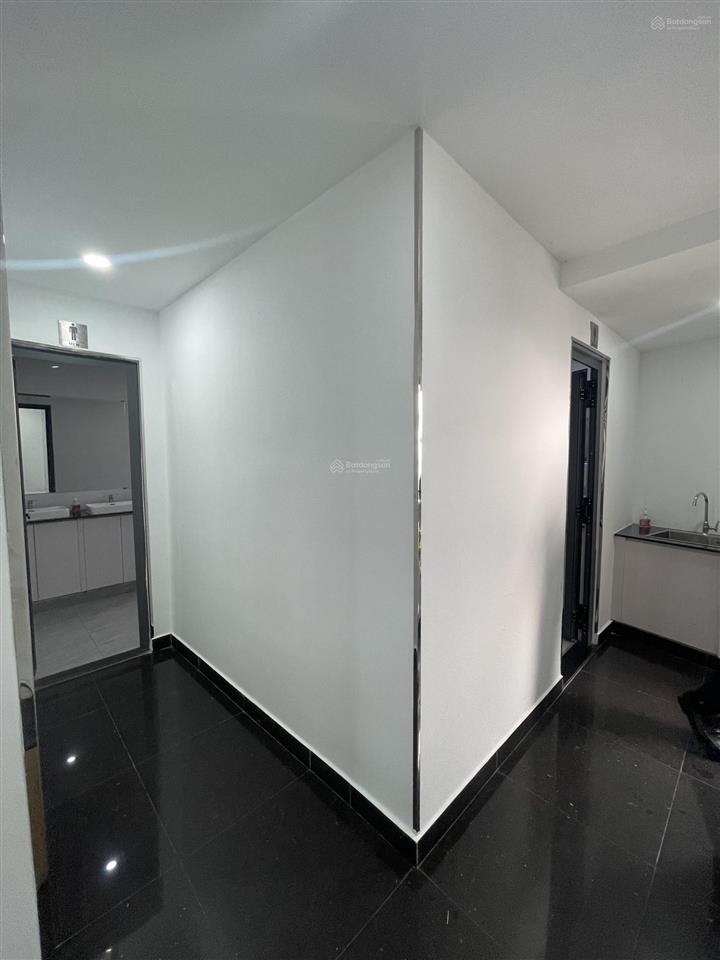 Cho thuê văn phòng đường trần não, quận 2, sẵn fiout 3 phòng, dt 135m2