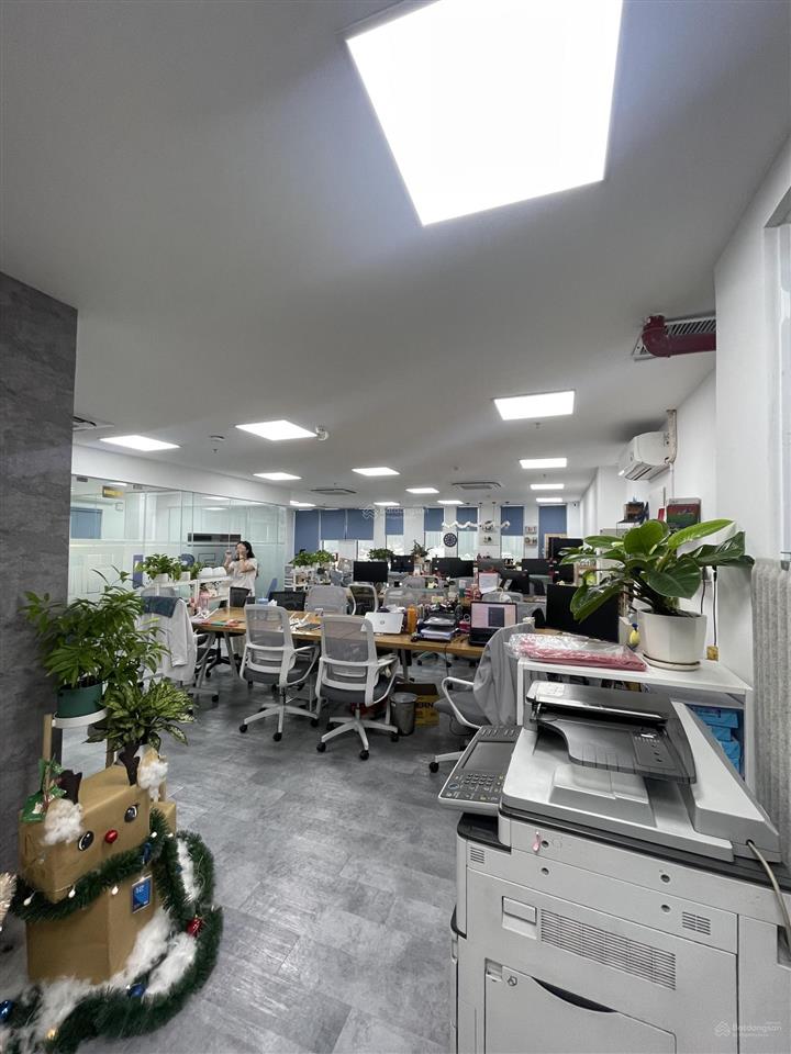 Cho thuê văn phòng đường trần não, quận 2, sẵn fiout 3 phòng, dt 135m2