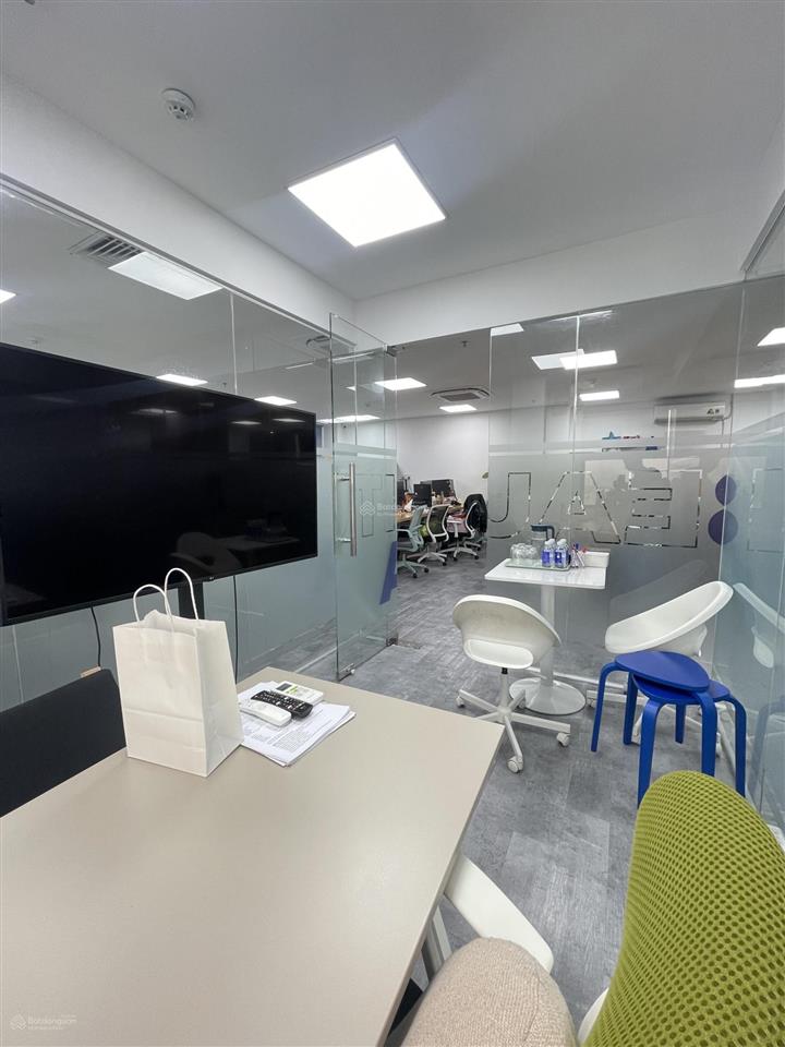 Cho thuê văn phòng đường trần não, quận 2, sẵn fiout 3 phòng, dt 135m2