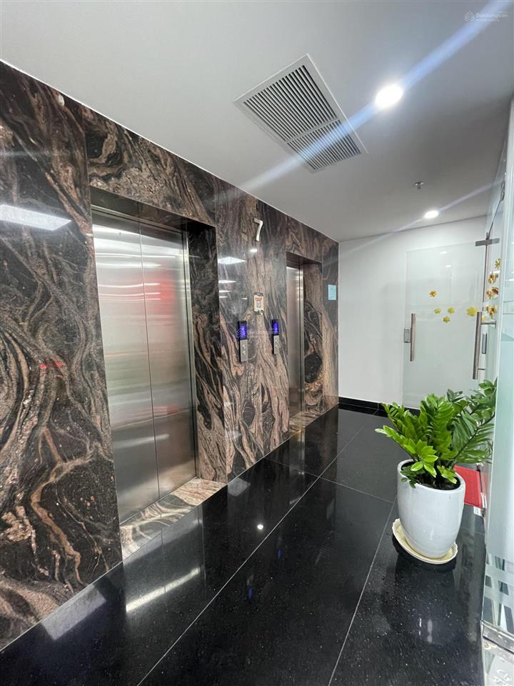 Cho thuê văn phòng đường trần não, quận 2, sẵn fiout 3 phòng, dt 135m2