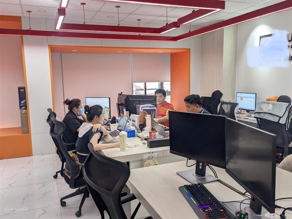 Sàn đẹp hiếm trống || nguyễn văn trỗi p8 phú nhuận || 100m2  sẵn fitout phòng họp, bàn ghế
