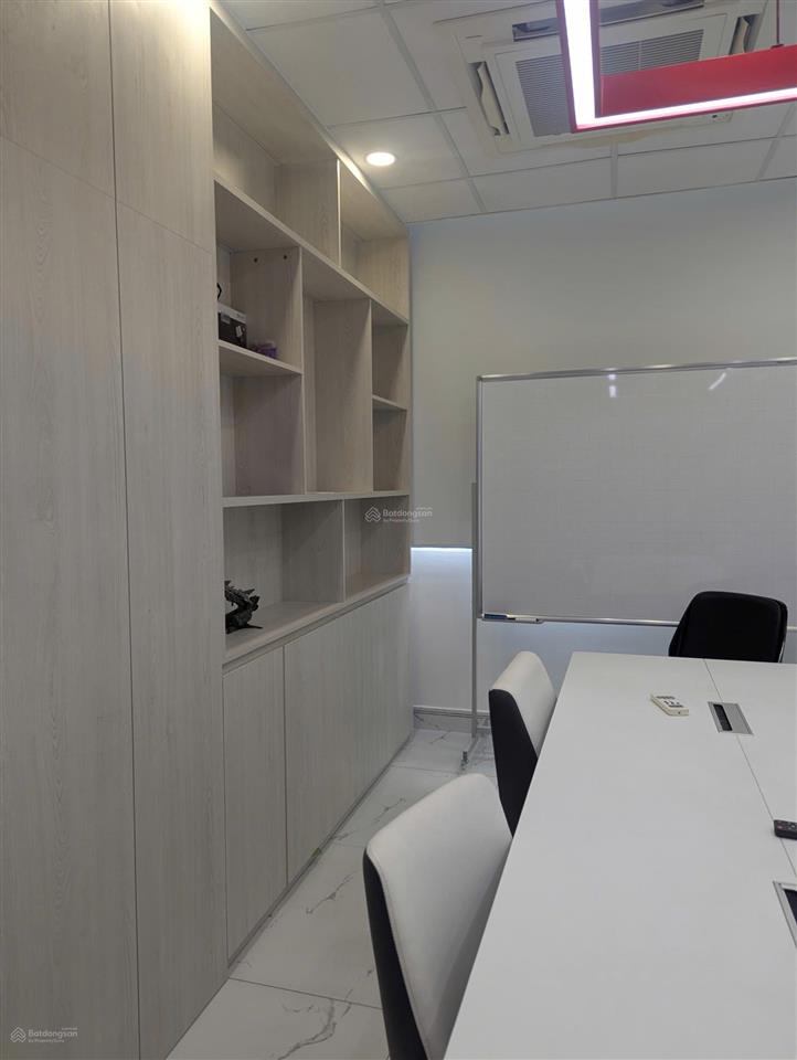 Sàn đẹp hiếm trống || nguyễn văn trỗi p8 phú nhuận || 100m2  sẵn fitout phòng họp, bàn ghế